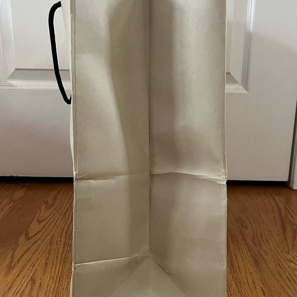 Burberry large shopping bag with plaid interior. - Picture 5 of 10